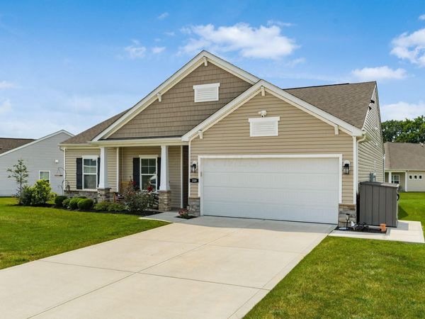319 Mannaseh Drive W, Granville, OH 43023