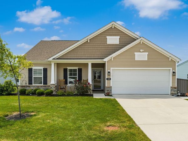 319 Mannaseh Drive W, Granville, OH 43023