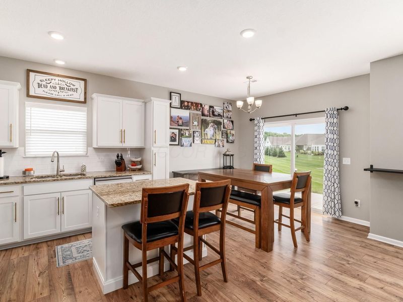 319 Mannaseh Drive W, Granville, OH 43023 Photo 2