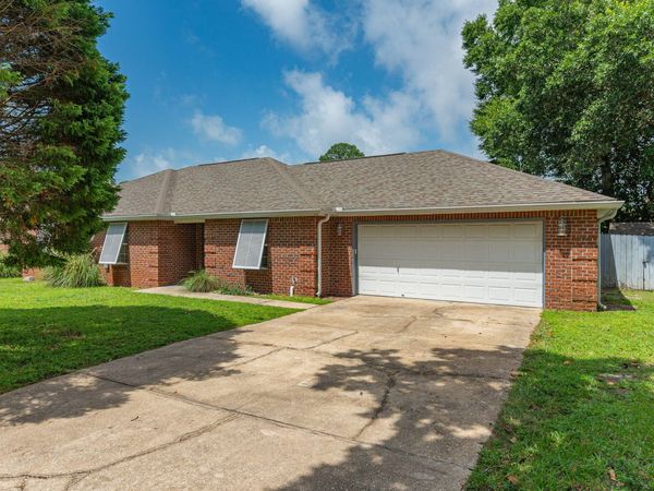 4 Windale Road, Mary Esther, FL 32569