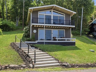 11642 Tompkins Point Road, Wolcott, NY 14590