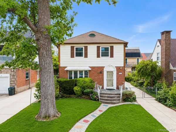 76-26 176th Street , Fresh Meadows, NY 11366
