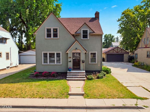 109 REEVES Court , Grand Forks, ND 58201