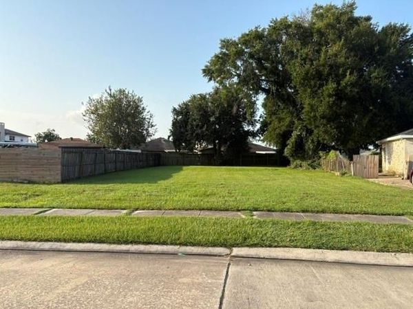 8340 FAIRFAX Drive , Chalmette, LA 70043