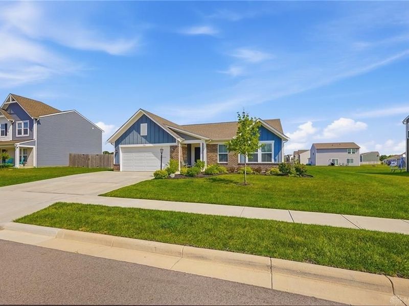 790 Hunters Run Drive, Brookville, OH 45309 Photo 2