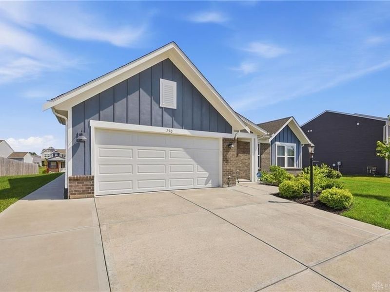 790 Hunters Run Drive, Brookville, OH 45309 Photo 3