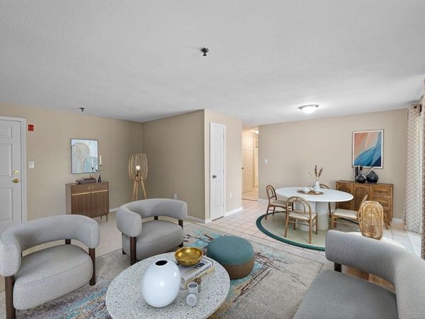 68 Lantern Ln, Unit 7, Dracut, MA 01826
