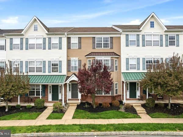 2028 BERKELEY DRIVE, PENNSBURG, PA 18073