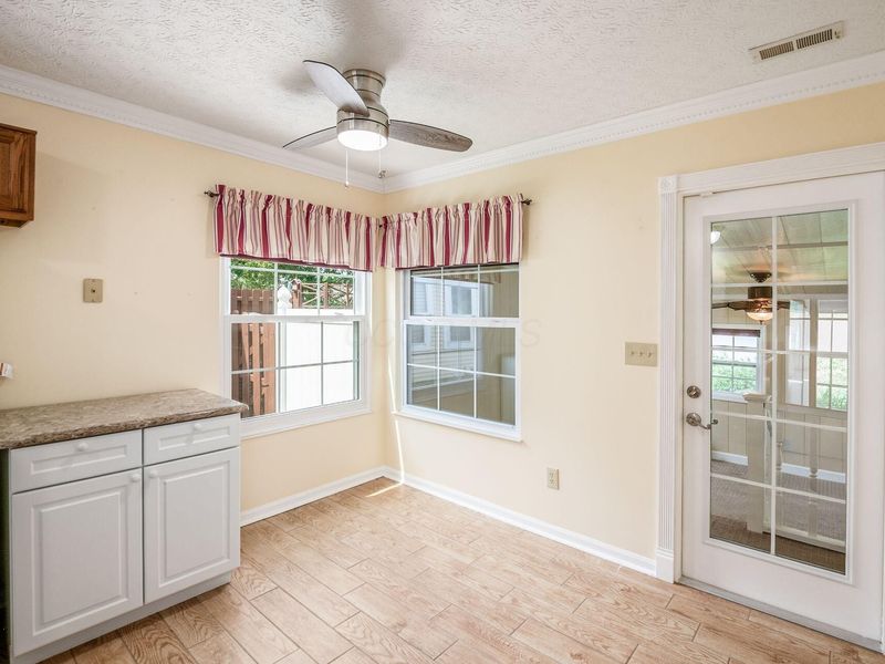 6368 Chelsea Glen Drive, Canal Winchester, OH 43110 Photo 12