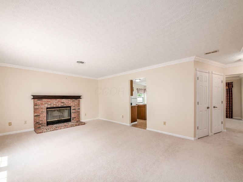 6368 Chelsea Glen Drive, Canal Winchester, OH 43110 Photo 2