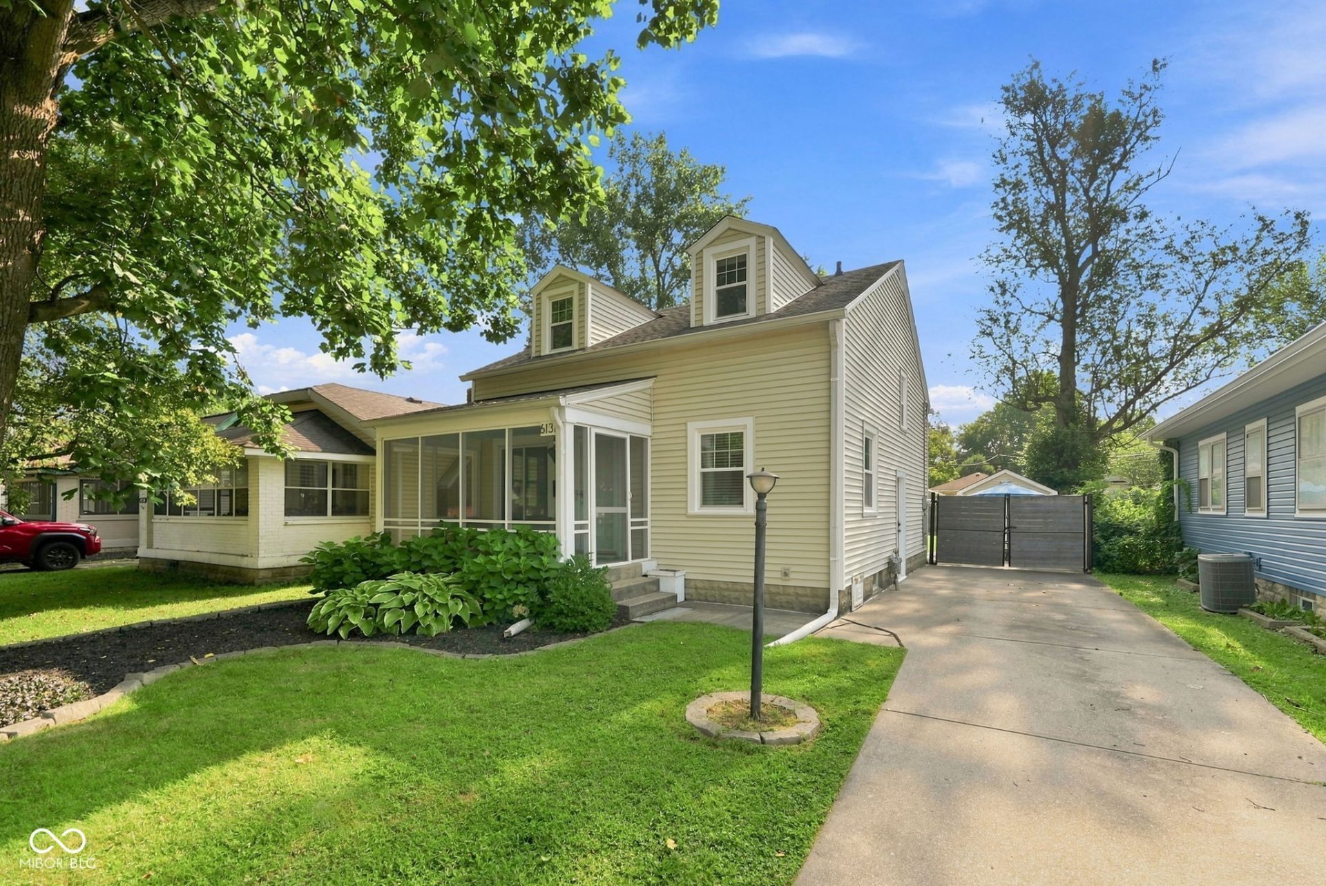 6131 Kingsley Drive, Indianapolis, IN 46220 Main Photo
