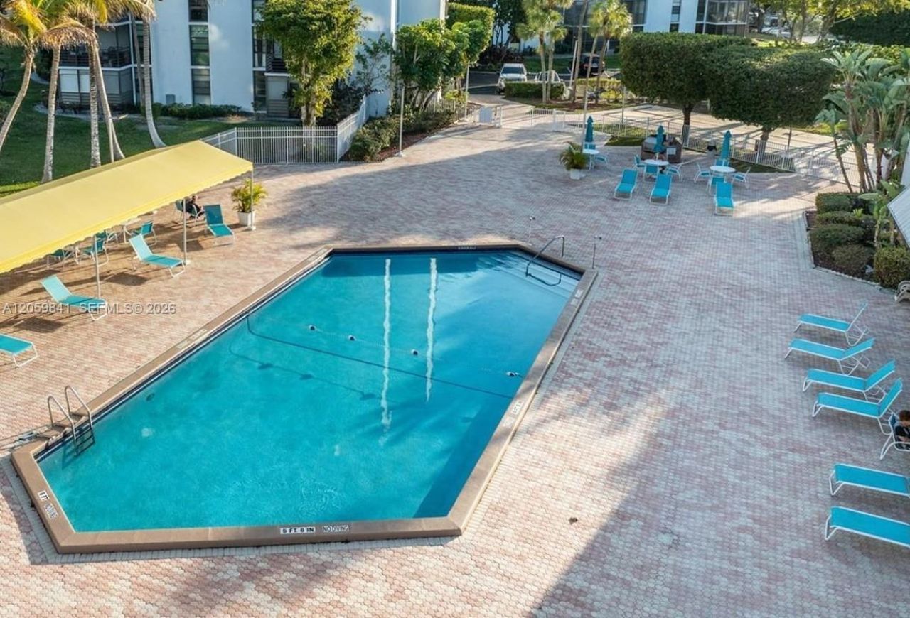 20400 W Country Club Dr, Unit 310, Aventura, FL 33180 Photo