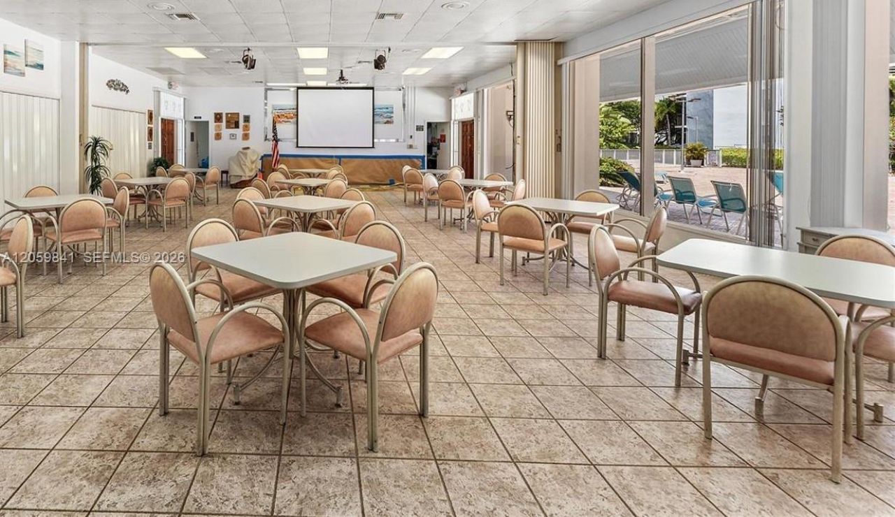 20400 W Country Club Dr, Unit 310, Aventura, FL 33180 Photo