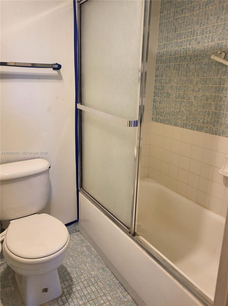 20400 W Country Club Dr, Unit 310, Aventura, FL 33180 Photo