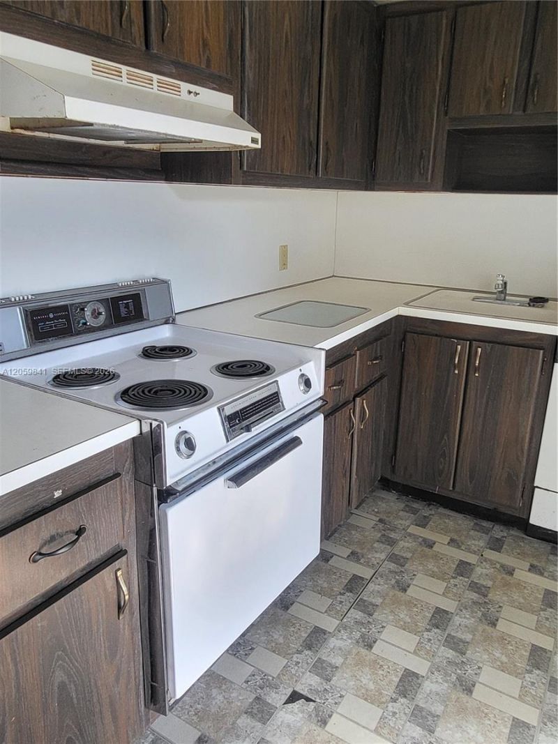 20400 W Country Club Dr, Unit 310, Aventura, FL 33180 Photo