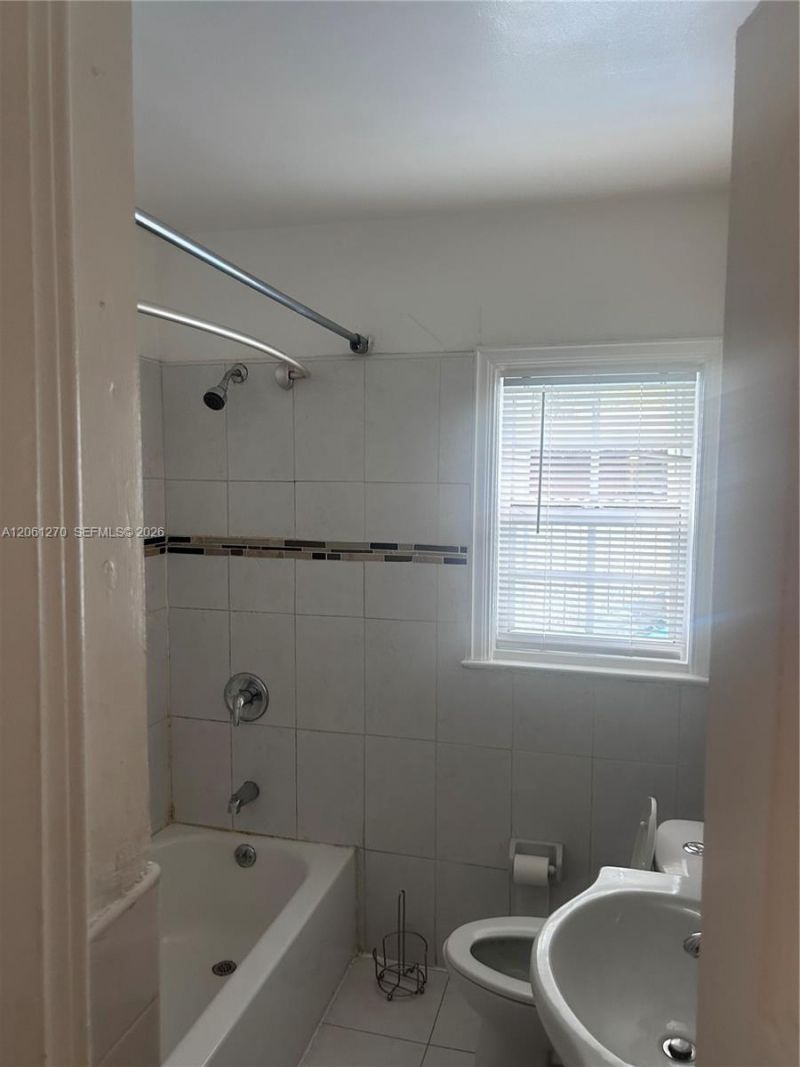11108 Peachtree Dr , Miami, FL 33161 Photo