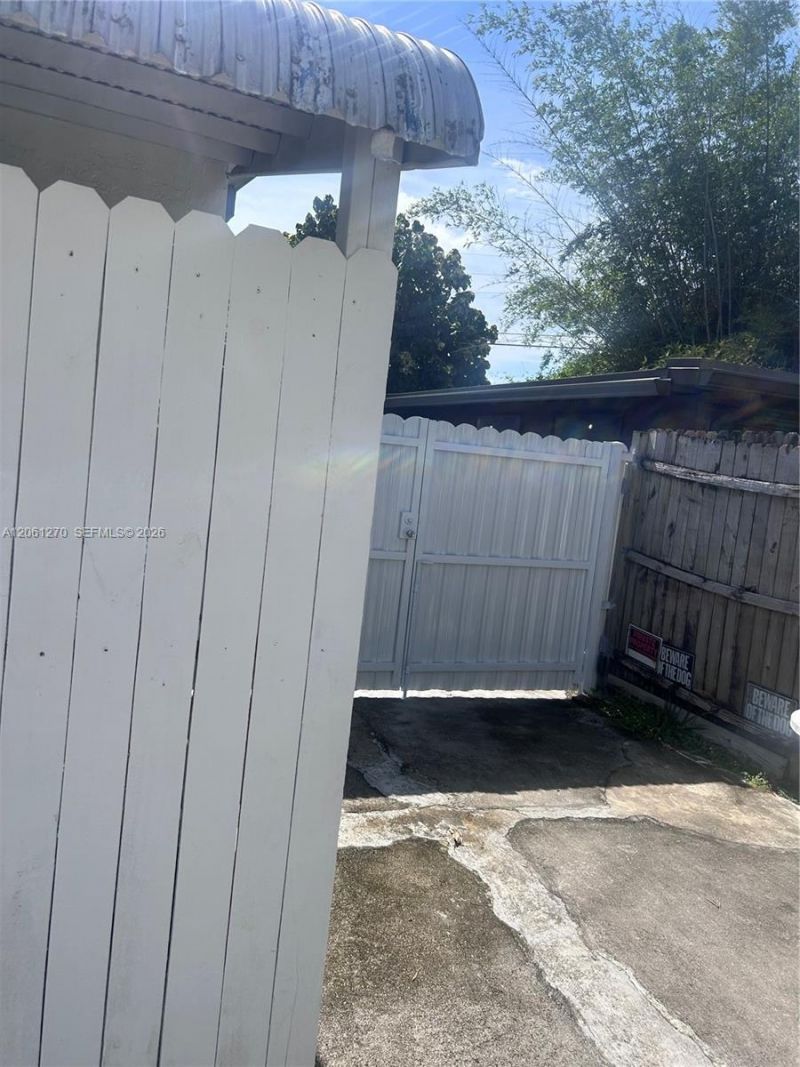 11108 Peachtree Dr , Miami, FL 33161 Photo
