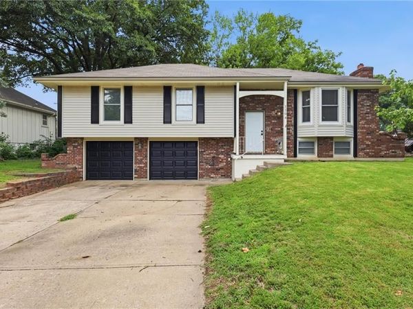 1104 SE Alice Street, Blue Springs, MO 64014