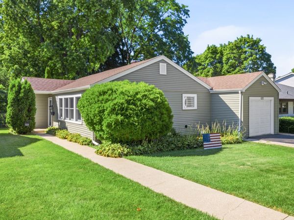 132 Walnut Court , Mundelein, IL 60060