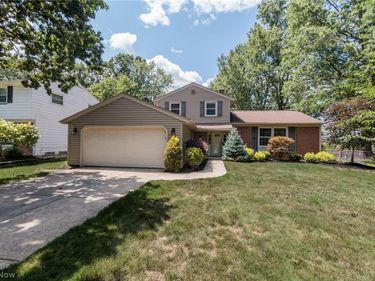 6182 Stafford Drive, North Olmsted, OH 44070