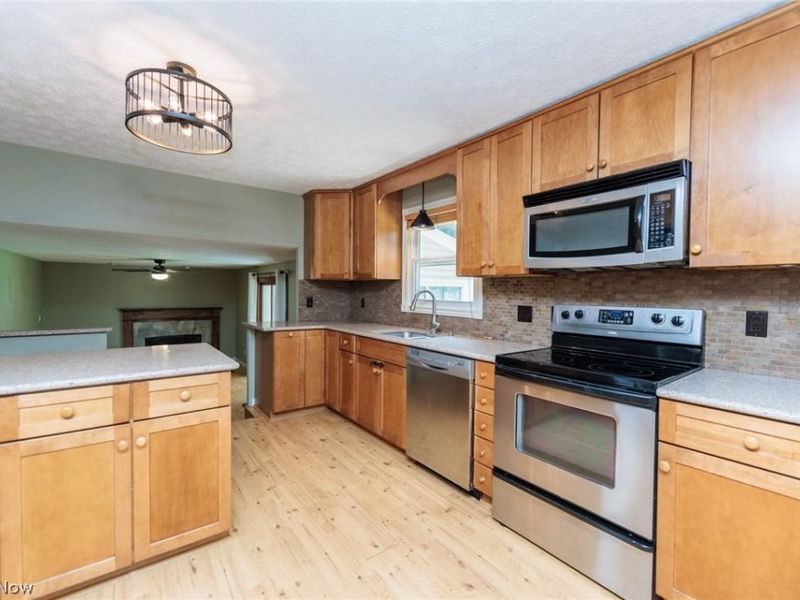 6182 Stafford Drive, North Olmsted, OH 44070 Photo 2