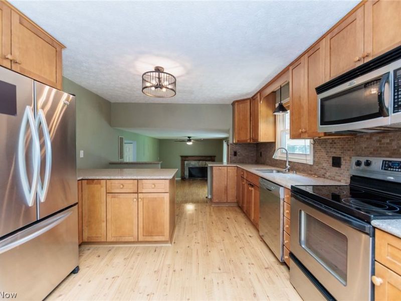 6182 Stafford Drive, North Olmsted, OH 44070 Photo 3