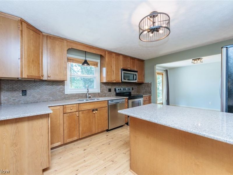 6182 Stafford Drive, North Olmsted, OH 44070 Photo 5