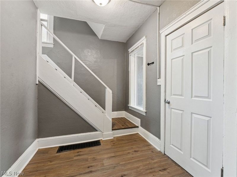 4002 Ardmore Avenue , Cleveland, OH 44109 Photo 9