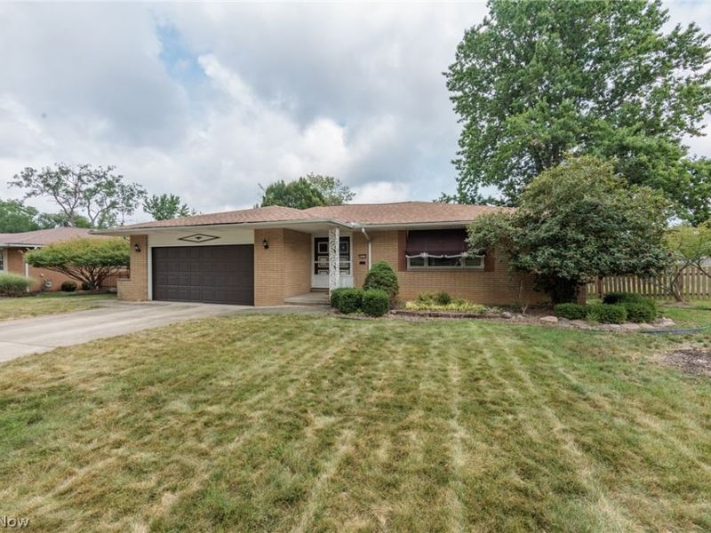 9933 Vista Drive, North Royalton, OH 44133 Photo 2