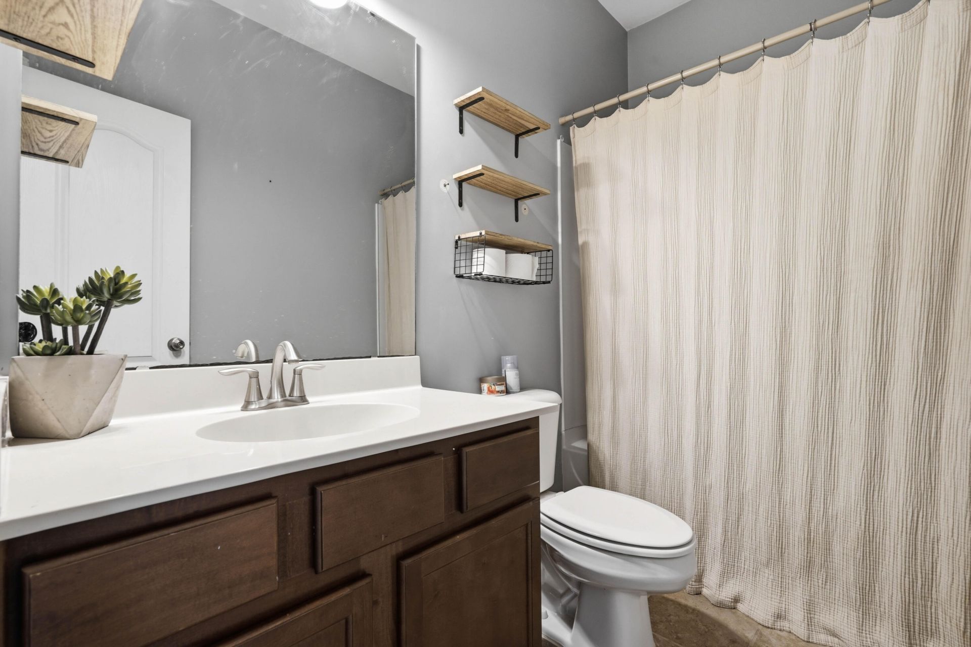 2078 Clipstone Drive Photo 12