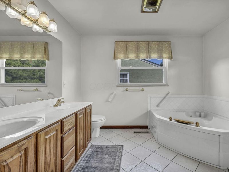 2052 Haviland Road , Columbus, OH 43220 Photo 16