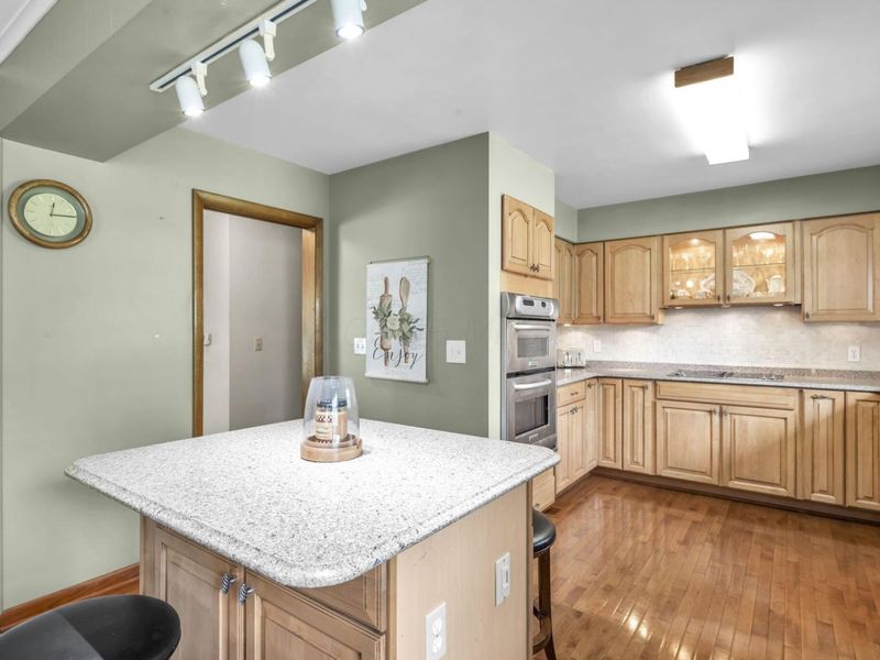 2052 Haviland Road , Columbus, OH 43220 Photo 19