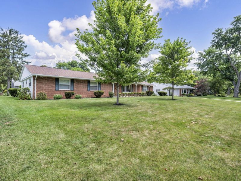 2052 Haviland Road , Columbus, OH 43220 Photo 2