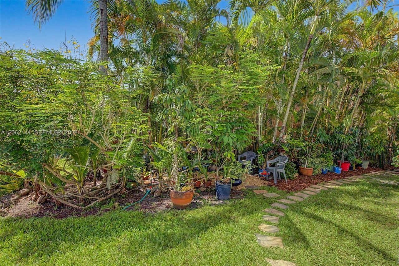 694 SW 168th Way , Pembroke Pines, FL 33027 Photo