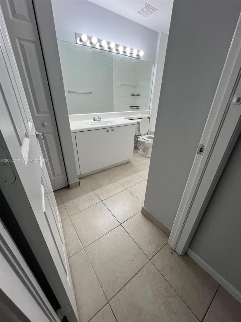 8020 N Nob Hill Rd , Unit 102, Tamarac, FL 33321 Photo