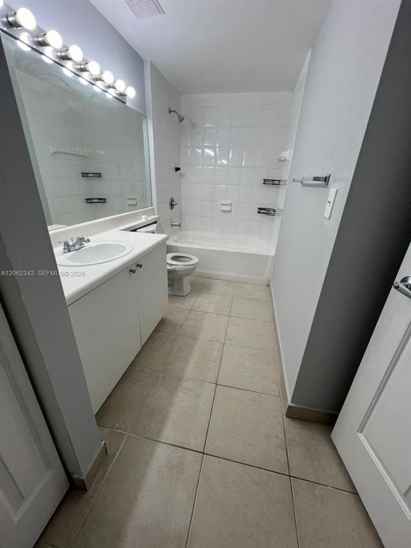 8020 N Nob Hill Rd , Unit 102, Tamarac, FL 33321 Photo