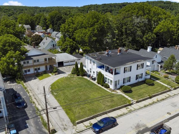 90 Sayles St, Southbridge, MA 01550