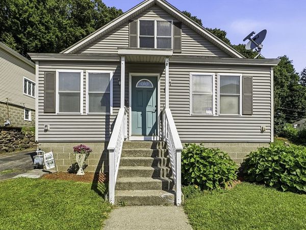 55 Chilmark St, Worcester, MA 01604