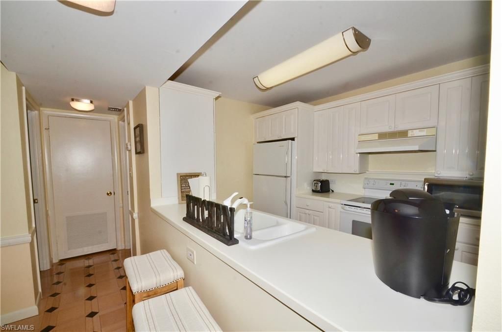 555 Park Shore Dr , Unit B-309, Naples, FL 34103 Photo