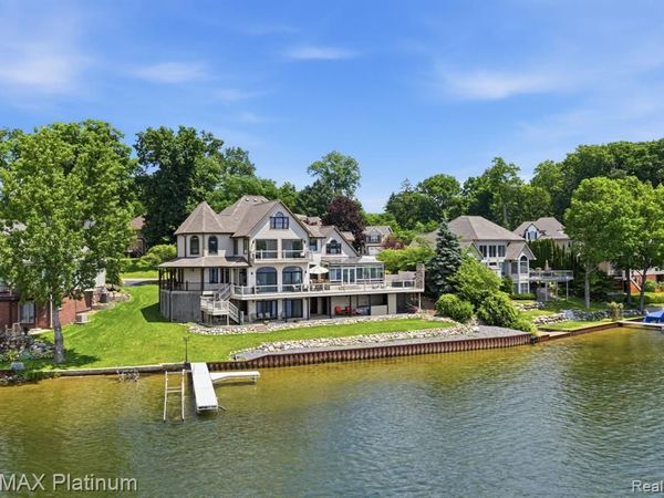 997 Thompson Shore Drive , Oceola Twp, MI 48843