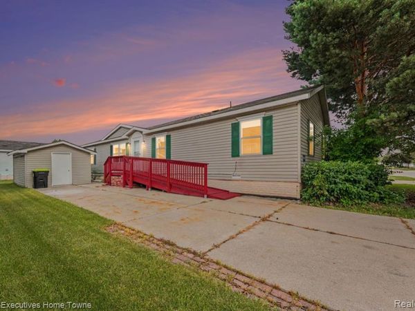 45713 Bonaventure Dr, Macomb Township, Mi 48044