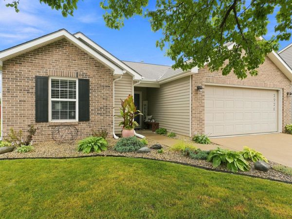 3926 Whitfield Chase, Fort Wayne, IN 46815