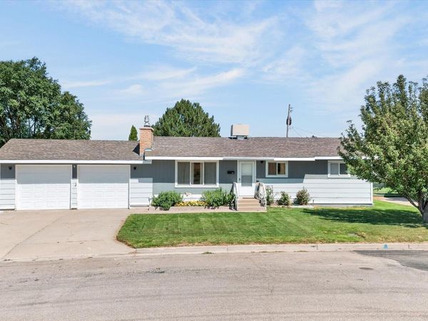 860 Teton Avenue, American Falls, ID 83211