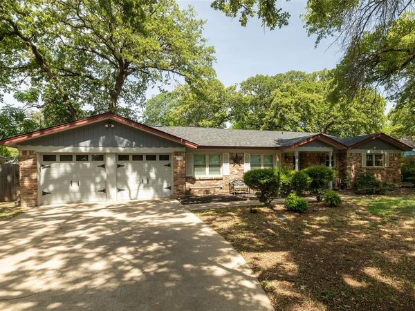 637 Post Oak Drive, Hurst, TX 76053