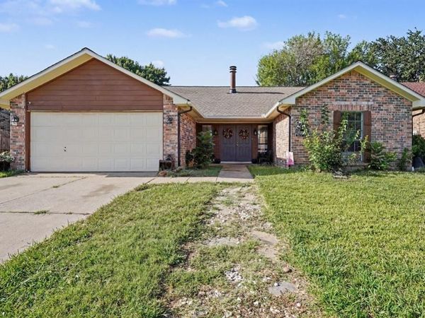 3916 Longmeadow Way, Fort Worth, TX 76133