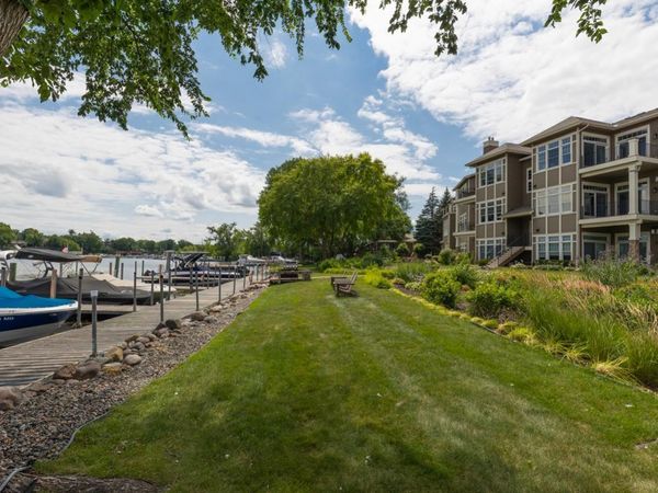 21957 Minnetonka Boulevard, Unit 17, Excelsior, MN 55331