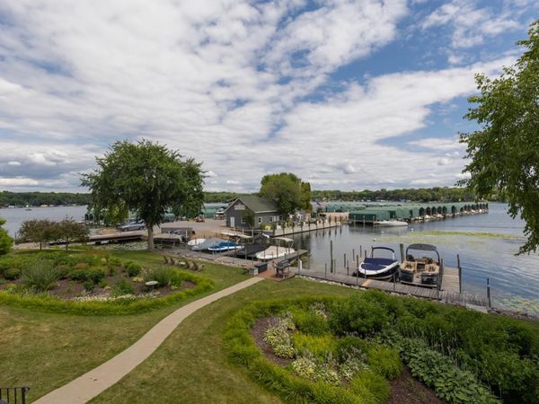 21957 Minnetonka Boulevard, Unit 17, Excelsior, MN 55331