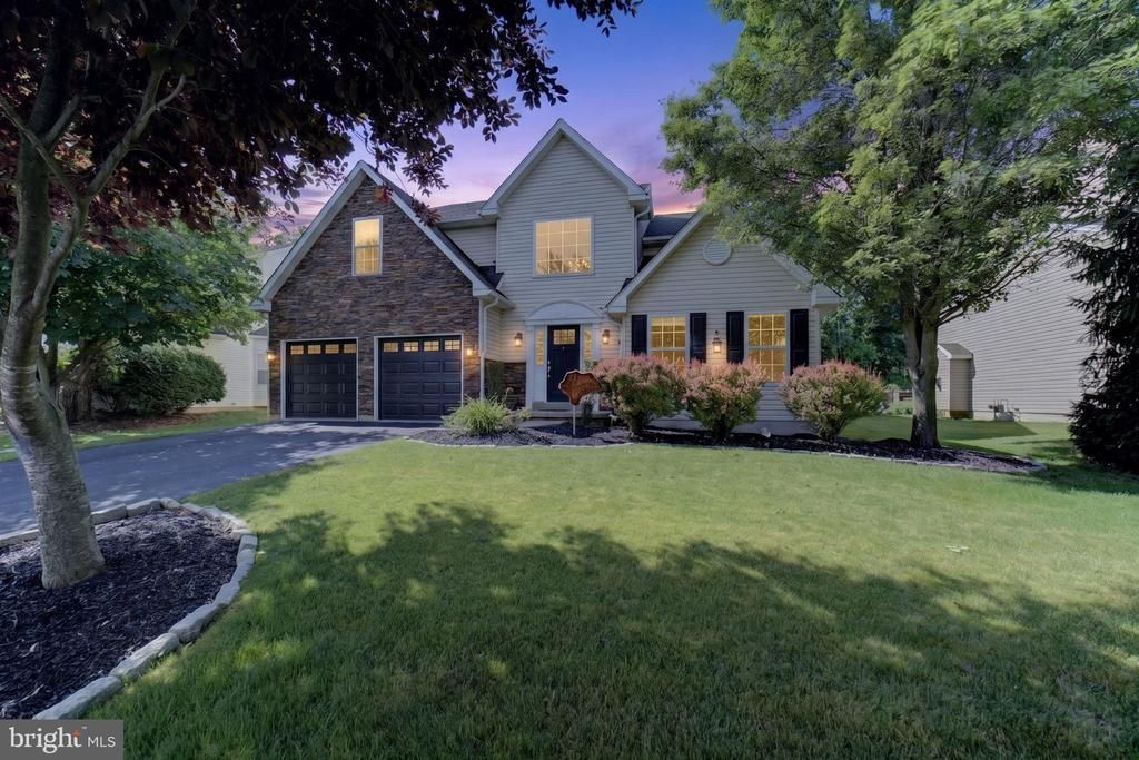 6840 SCENIC VIEW DRIVE , MACUNGIE, PA 18062
