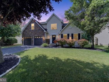 6840 SCENIC VIEW DRIVE, MACUNGIE, PA 18062