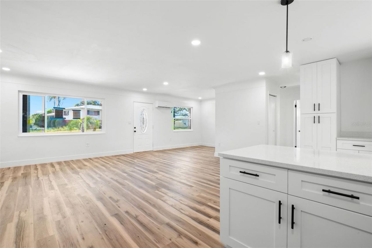 6116 52nd Avenue N, Kenneth City, FL 33709 Photo